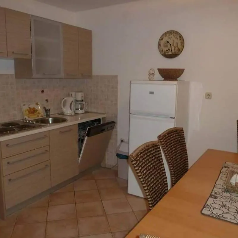 Apartmani Merlin Selce 0*,