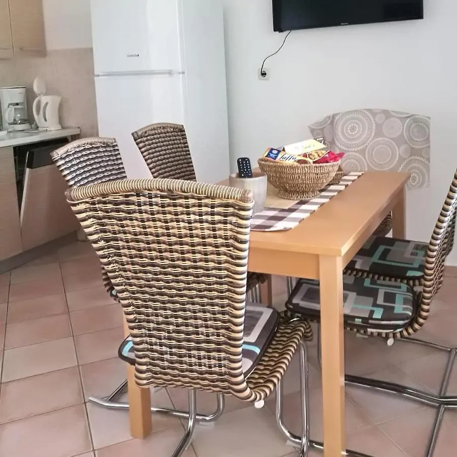 Apartmani Merlin Selce 0*,  Croatia