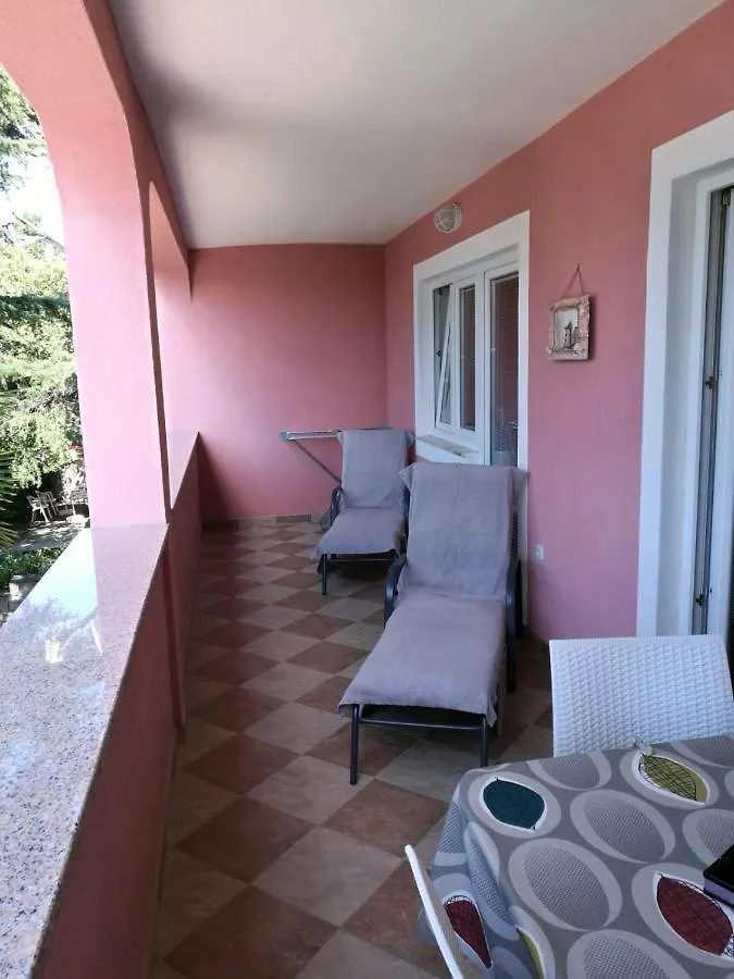 Apartmani Merlin Selce 0*,