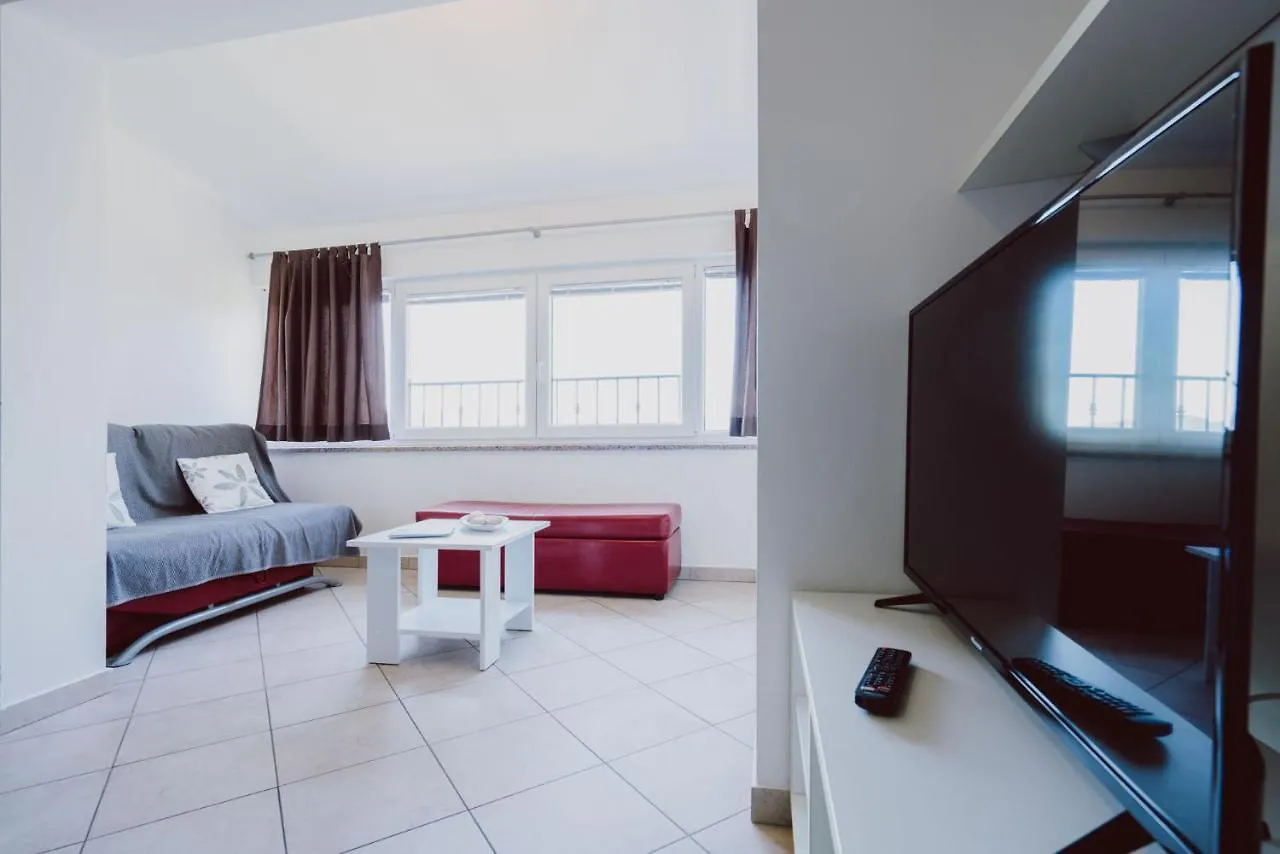 Apartmani Merlin Selce 0*,  Croatia