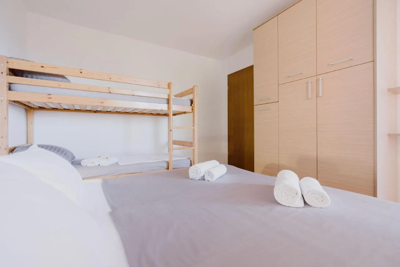 Apartmani Merlin Selce Croatia